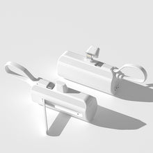 Load image into Gallery viewer, 5000 mAh power bank med kickstand